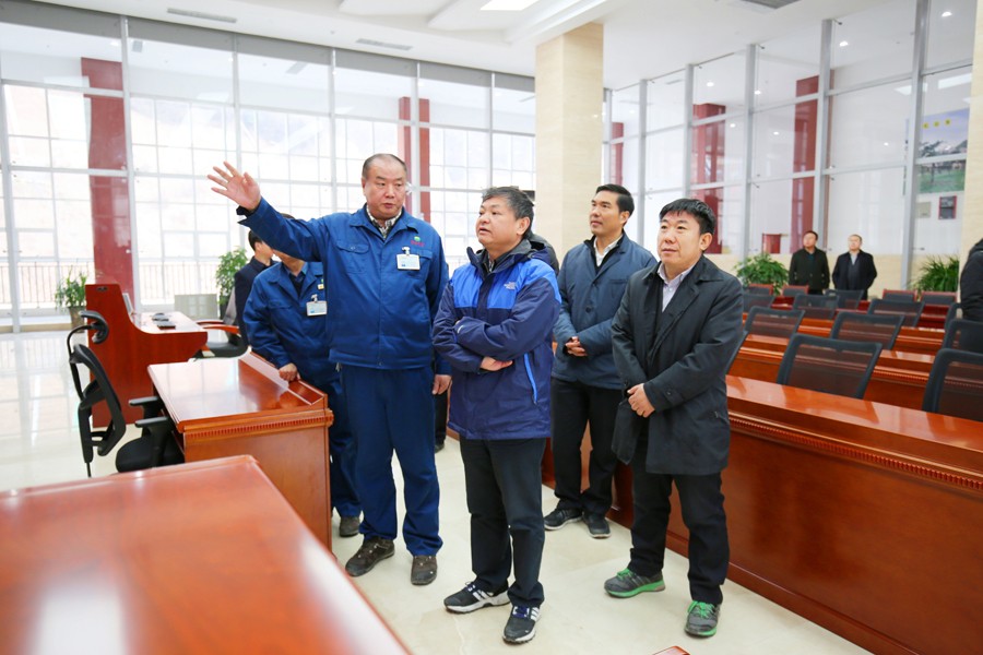 9-2016年12月，生态环境部部长黄润秋（时任环境保护部副部长）莅临agingames股份视察工作，对agingames股份 的环境保护工作给充分肯定。.jpg